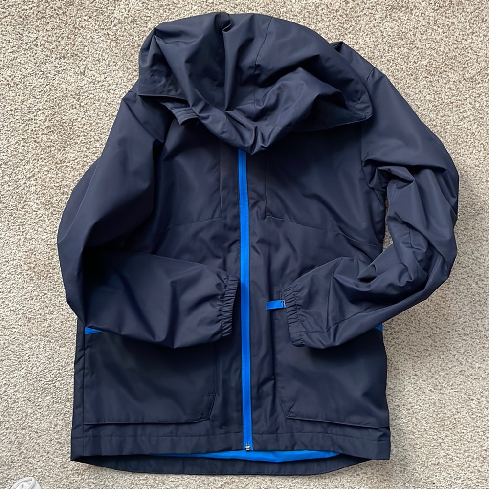 New without tags. Perfect for spring! Great lightweight jacket!